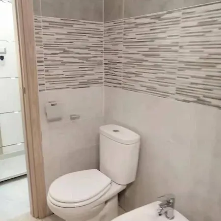 Di Fronte Al Porto Turistico